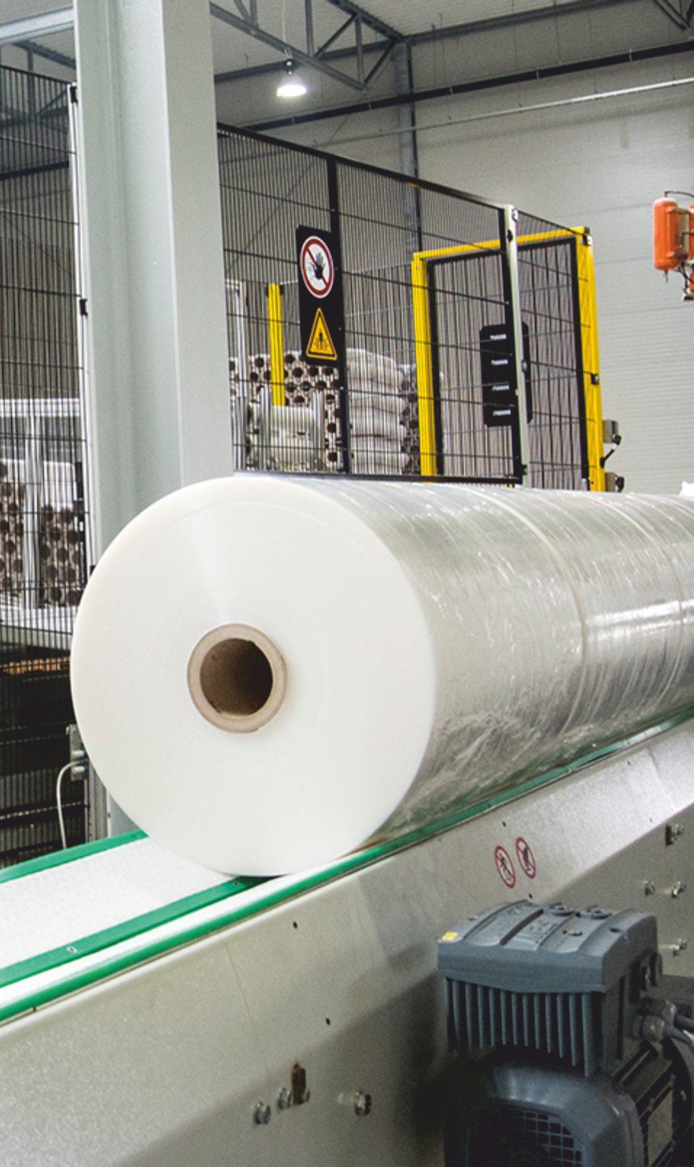 Folia Efekt Stretch Plus Efekt Stretch Plus to 5-cio warstwowa folia poliolefinowa. Produkowana jest na sześciometrowej linii technologicznej, która jest pierwszą tego typu instalacją na świecie.