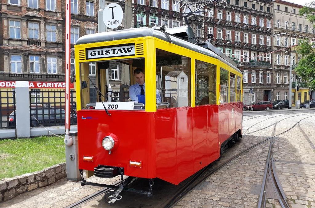 Wrocław, czyli wycieczka zabytkowym Gustawem oraz zwiedzanie zajezdni tramwajowej Gustaw to wagon Konstal typu N wyprodukowany w 1950 roku.