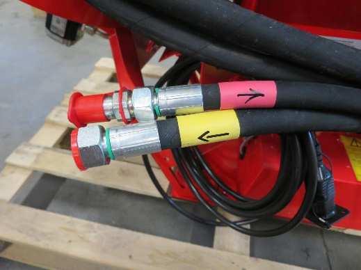 5 Hydrauliczny napęd dmuchawy 5.1 Podłączanie dmuchawy hydraulicznej (HG) W urządzeniach PS 800 M1 / PS 800 M1 D dmuchawa hydrauliczna jest napędzana bezpośrednio przez hydraulikę ciągnika.