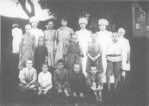 Polacy i Japończycy historyczne dowody przyjaźni Pomoc dla Dzieci Syberyjskich Na początku XX wieku na Syberii w ciężkich warunkach mieszkało wielu polskich zesłańców oraz ich dzieci.