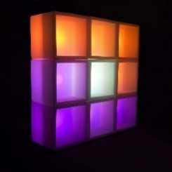 donice Wymiary (+/- 5 cm): 60 (szerokość) x 120 cm (wysokość) Podświetlenie LED (sterowane pilotem), minimum 10 kolorów podświetlenia, wbudowany akumulator umożliwiający