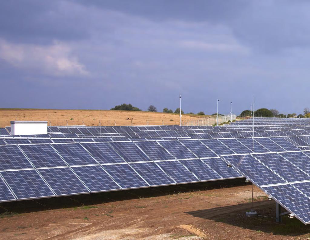 Zwody pionowe, przewody odprowadzające, uziomy System zwodów pionowych zapewnia ochronę pól z panelami PV oraz budynku dyspozytorni przed bezpośrednim wyładowaniem piorunowym.