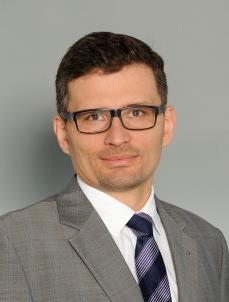 Marcin Chomiuk specjalizuje się w doradztwie w zakresie prawa spółek, fuzji i przejęć oraz prawa umów ze szczególnym uwzględnieniem inwestycji infra-strukturalnych.