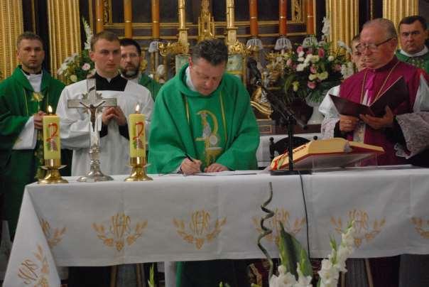 109 W roku szkolnym 2006/2007 religii uczyli: ks. wikariusz Piotr Sobczuk oraz katechetki: Stanisława Skiba (6 godz.), Ewa Koprowska (8 godz.), Renata Karwat (16 godzin) 605.