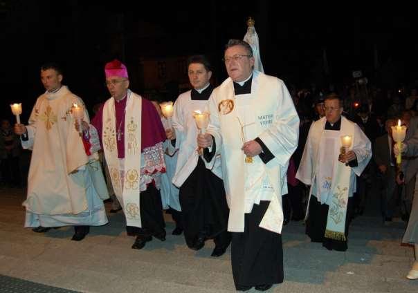 127 Zdjęcie 72 Rok 2010, 13 maja. Podczas procesji (foto: Urszula i Ryszard Pakuła).