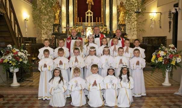 147 Zdjęcie 92 Rok 2012, 27 maja. I Komunia św.