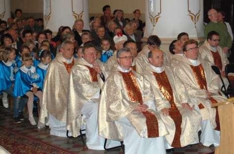 150 Zdjęcie 97 Rok 2013, 13 czerwca. Nabożeństwo Fatimskie (zdjęcie ze zbiorów parafii, autor Urszula Pakuła). Zdjęcie 98 Rok 2013, 13 czerwca.