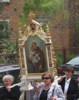 206 Kulik). Kolejne tablice zostały poświęcone: nauczycielce z Krzywegostoku Kazimierze Chróścielównej (ur. 29.10.1899, zm. 17.03.1936); gen. dywizji Stefanowi Grot Roweckiemu (1895-1944); gen.