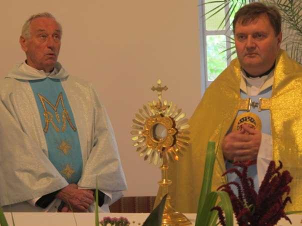 213 NMP mszy św. przewodniczył i kazanie wygłosił ks. dr Leszek Bruśniak proboszcz z Rzeplina, koncelebrował ks. Jan Franczak, rezydent. Po mszy św.
