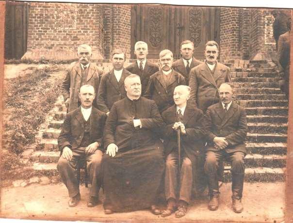47 2 stycznia 1929 roku Lubelski Urząd Wojewódzki zarejestrował stowarzyszenia w Komarowie: Kółko Myśliwskie, Towarzystwo Rzemieślnicze a w Siemierzu (gm.