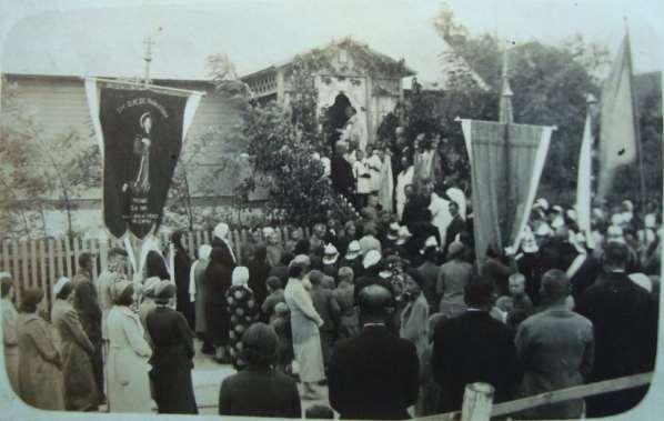 56 Zdjęcie 15 Rok 1938 (lub przed). Boże Ciało, procesja (zdjęcie ze zbiorów Ludwiki Łakomskiej).