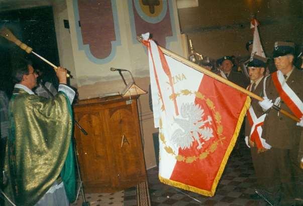 93 12 września 1993 roku został poświęcony sztandar Związku Kombatantów RP i Byłych Więźniów Politycznych 518.(brak informacji o księdzu, który poświęcił sztandar) Zdjęcie 38 Rok 1993, 12 września.