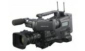 korder XDCAM z trzem a 2/3-calowym i przetwornikam i Exm or CMOS, bez obiektywu, nagrywająca w form atach XAVC H D 100 Mb/s i MPEG H D 4:2:2 z szybkością bitową 50