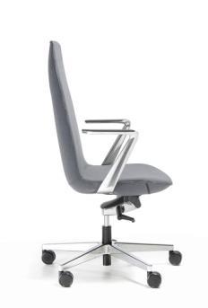 26. Krzesło biurowe: - kolor czarny, materiał tkanina - mechanizm synchroniczny z funkcją kołysania - regulacją do wagi ciała, - regulowane podłokietniki, - zagłówek - szerokość siedziska 480mm,