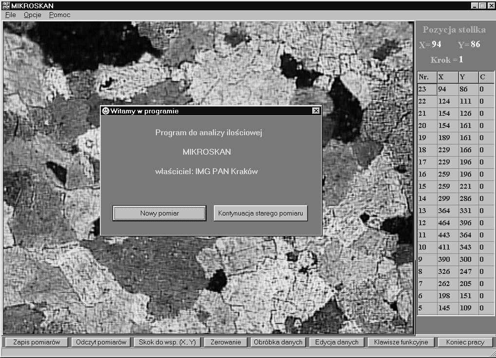 z kartą przechwytywania wideo MATROX MERVELL G200, która przekazuje obraz do komputera PC. Moduł sterowania stolikiem XYZ stanowi specjalna karta umieszczona w komputerze PC.