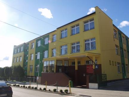 Zarząd pozytywnie ustosunkował się do pisma Dyrektora PZS Nr 1 w Kościerzynie w sprawie dofinansowania zagospodarowania terenu zielonego wokół jednostki.