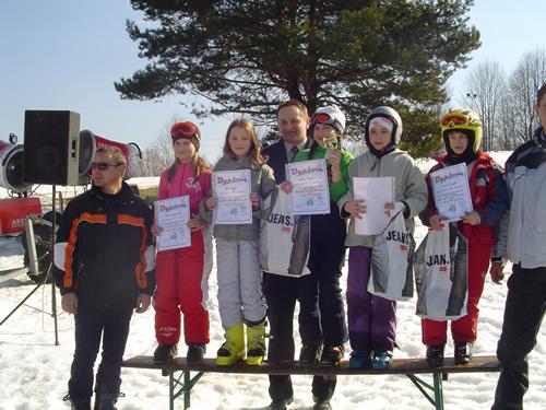 II grupa wiekowa /klasy I-II/ 1. Wiktoria Nosal 2. Anna Wiercioch 3. Pamela Marzec 4.