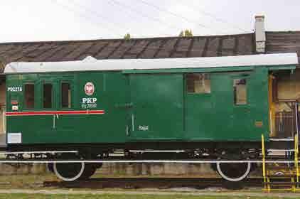 Dwuosiowy wagon bagażowo-pocztowy budowy niemieckiej (pruskiej) Po II wojnie światowej PKP przejęły na terenie Ziem Odzyskanych (szczególnie na Dolnym Śląsku i Pomorzu Zachodnim) szereg lokalnych