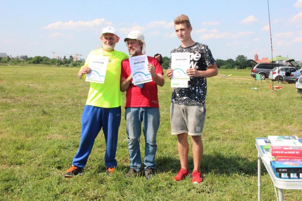 Popołudniu do walki ruszają szybownicy.