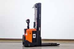 900 Levio LWE160 nr oferty: 6405123 przebieg: Tylko 200 mtg Widły 1.150 mm cena: 16.900 11.