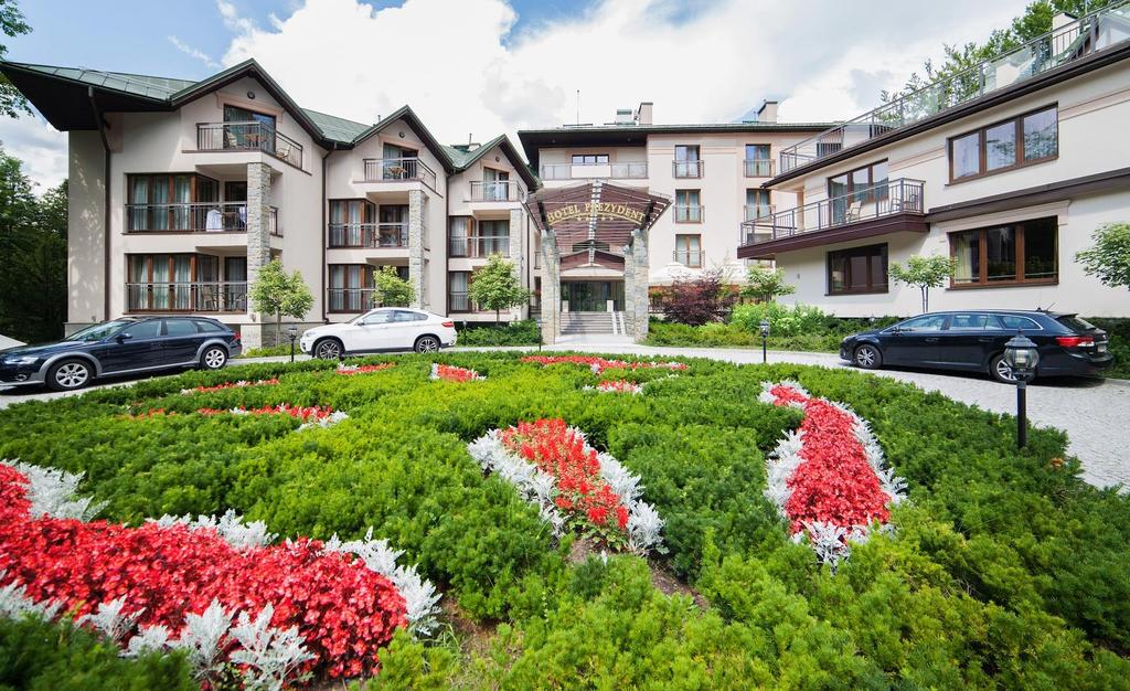 Hotel dla Dorosłych Hotel Prezydent Hotel tylko dla dorosłych i młodzieży od 12-tego roku życia, jest przeznaczony dla tych, którzy szukają spokojnego i ekskluzywnego wypoczynku.