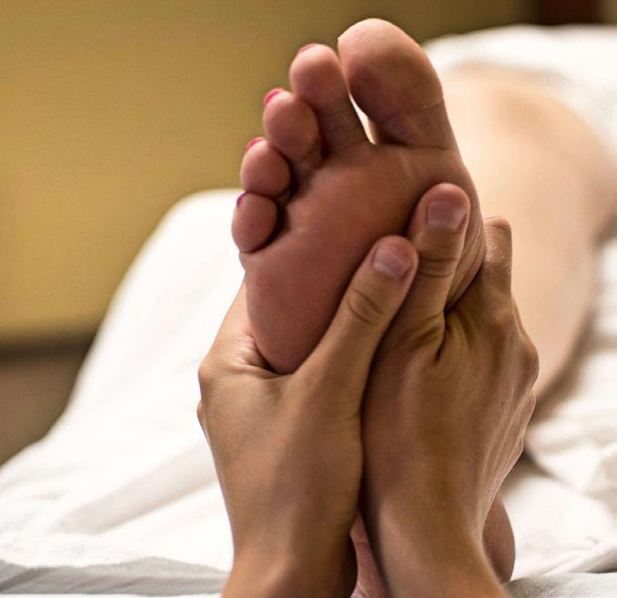 Aroma peeling z masażem Relaxujący zabieg regenerujący zwieńczony masażem całego ciała. Pozwala na odnalezienie harmonii między duszą a ciałem.