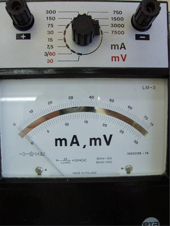 Elektryczne mernk analogowe Nepewność - korzystamy z klasy przyrządu określającej własnośc mernka klasa mernka = 100 zakres Zakres pomarowy najwększa wartość jaką może zmerzyć przyrząd pomarowy przy