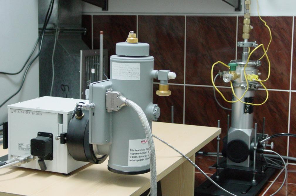 , USA), kamera LN CCD (firma Princeton Instruments, USA) chłodzona ciekłym azotem,