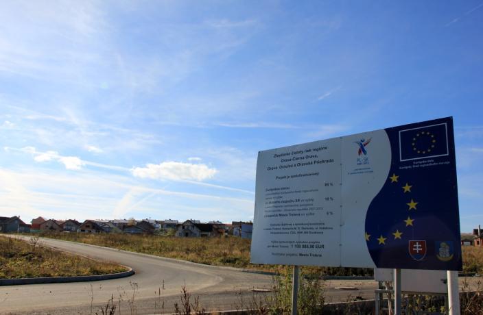 SZLAKIEM PROJEKTÓW PL-SK NA POLSKO-SŁOWACKIM POGRANICZU Kolejne projekty Programu Współpracy Transgranicznej Republika Słowacka 2007-2013 kończą realizację i mogą prezentować