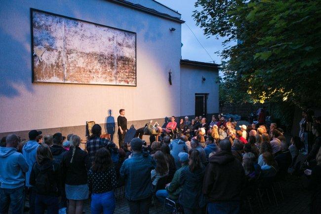 Pociąg do miasta jedzie dalej Trwa letni festiwal Teatru Gdynia Główna Pociąg do miasta.