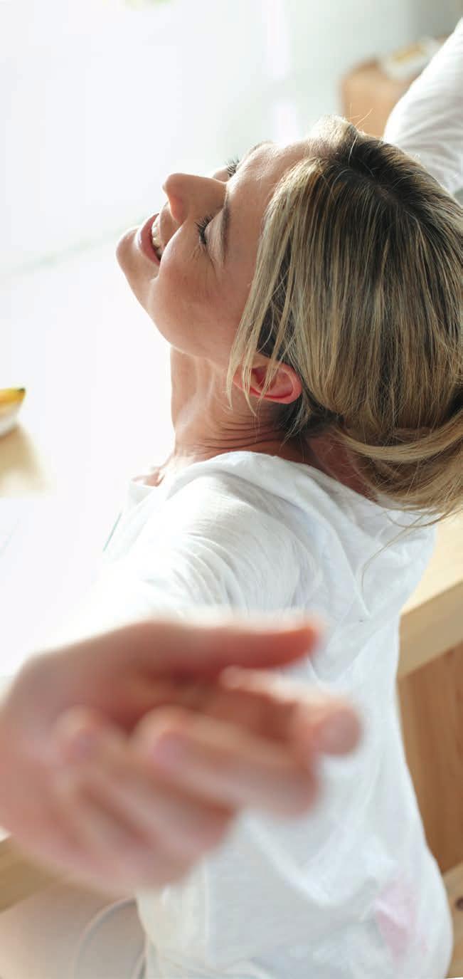 Zrównoważone produkty: chłodzenie Sufity grzewcze i chłodzące Zehnder obejmują nie tylko właściwe promienniki sufitowe, lecz również orurowanie, osuszacz powietrza (opcja)