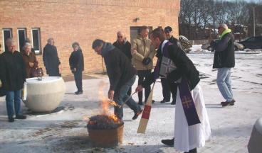angielskim 6:15pm to 6:45pm - Confessions / Spowiedź 6:20pm - Stacje Drogi Krzyżowej: marzec 8, 15, 22, 29 i kwiecień 5 Sta ons of the Cross in Polish 7:00pm - Msza Św. w jęz.