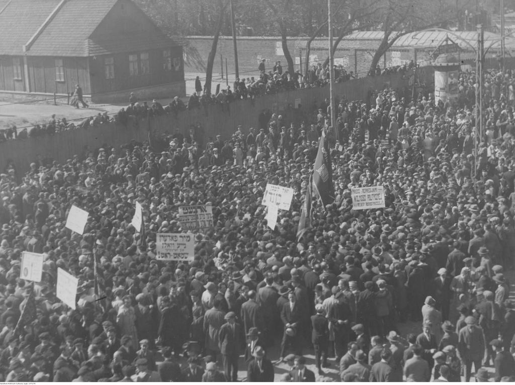 1919 1939 DZIAŁACZ, SOCJALISTA Marek Edelman urodził się w Homlu (dzisiejsza Białoruś) w 1919 lub 1922 roku. Po rewolucji bolszewickiej w Rosji rodzina przeprowadziła się do Warszawy.