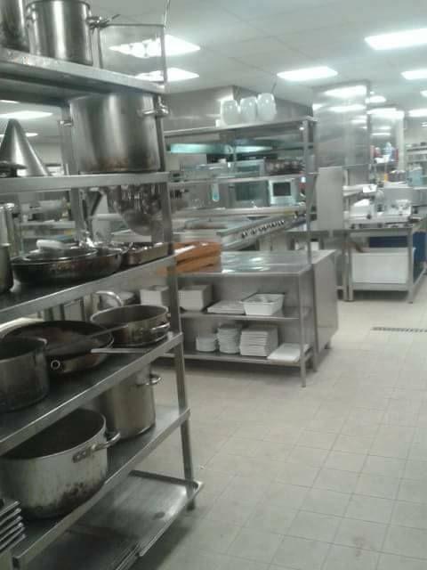 Kucharze/pomoc kuchenna Do obowiązków należy utrzymywanie czystości na kuchni oraz w jej obrębie poprzez mycie naczyń stołowych,