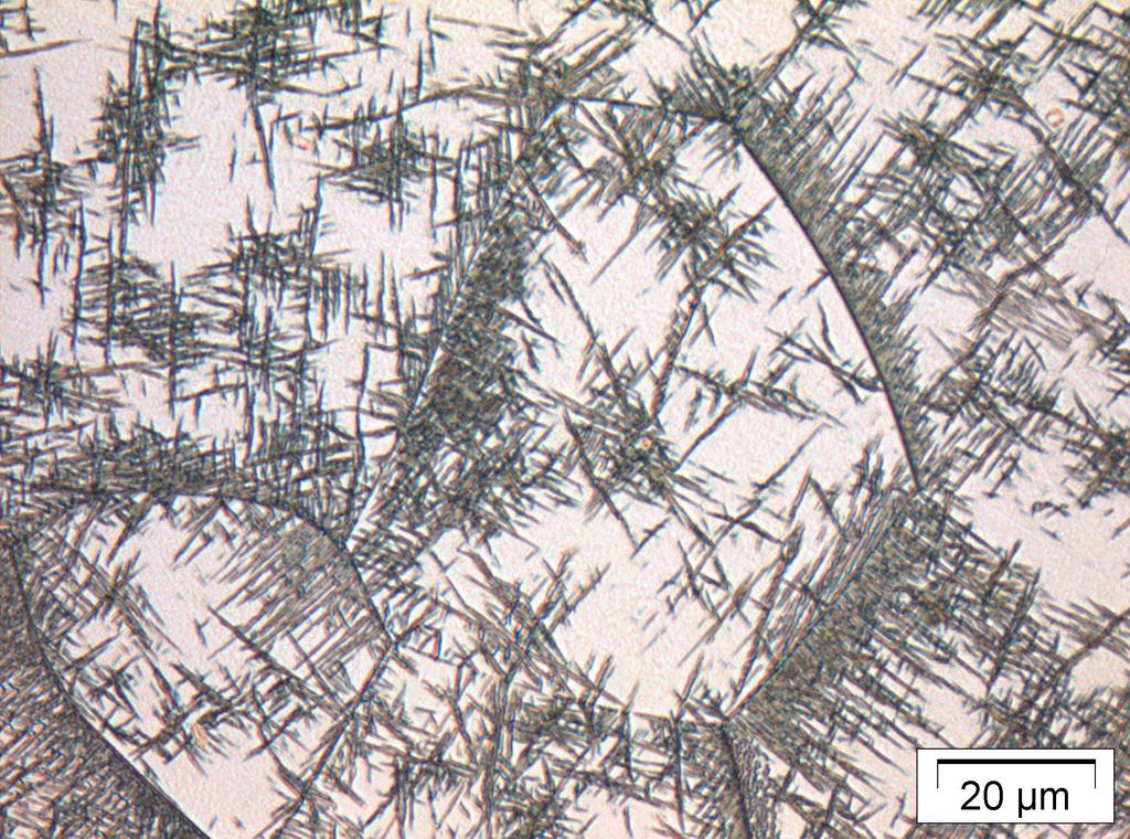 Obróbka termiczna Left: Optical micrograph showing black plates formed at 615 ºC in Ti-4.5Fe-6.