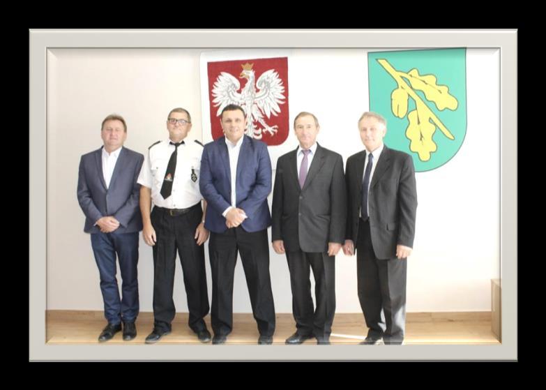VII KADENCJA SAMORZĄDU Kierownictwo Gminy: Wójt Radosław Ciechacki Zastępca Wójta Mariusz Buliński Skarbnik Ewa Bukowska/ Żaneta Piotrowska Sekretarz Krystyna Kalinowska/Dorota Kraska-Wadych Rada