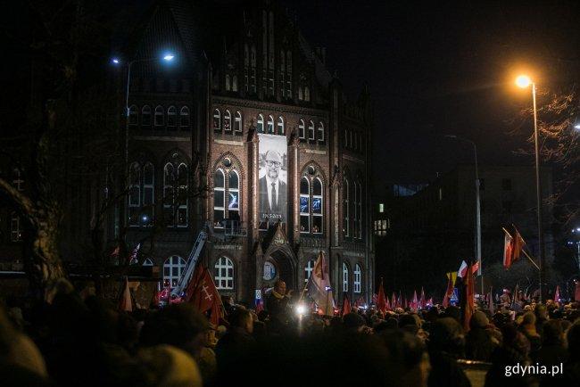 Pożegnanie prezydenta Gdańska Trwają uroczystości żałobne poświęcone pamięci tragicznie zmarłego Pawła Adamowicza.
