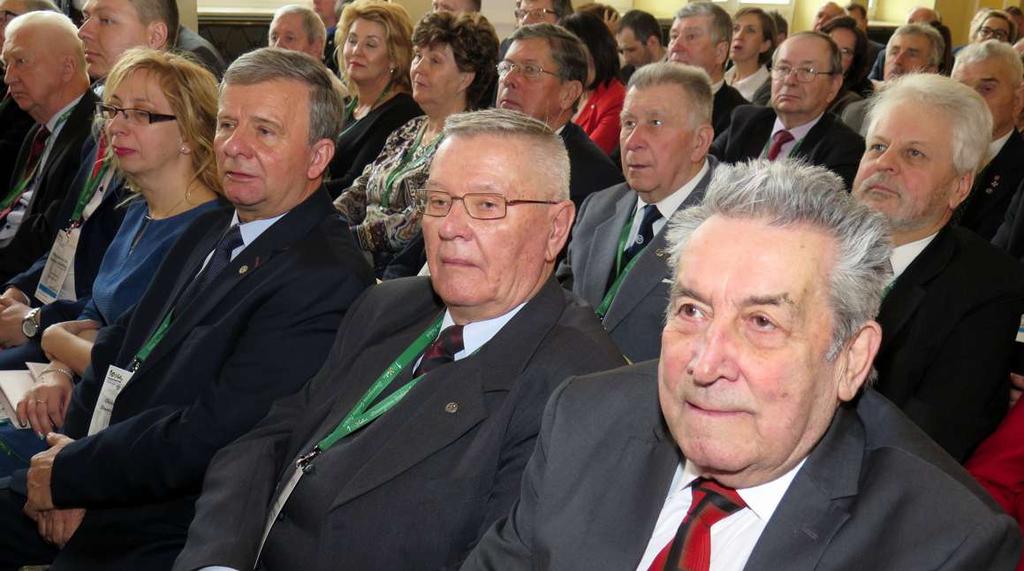 którego pierwszy numer ukazuje się w lipcu 1945 roku; a w dniach 15-16 września tego roku obraduje Pierwsze Walne Zgromadzenie Związku Mierniczych Rzeczypospolitej Polskiej.