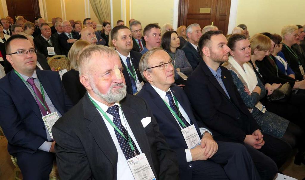 W pierwszym rzędzie: Jan Cegła, Stanisłąw Cegielski Podjęte w wystąpieniu prezesa kwestie i wątki znalazły swoje rozwinięcie i poszerzenie w filmie 100 lat SGP, który przedstawia wybrane zdarzenia ze
