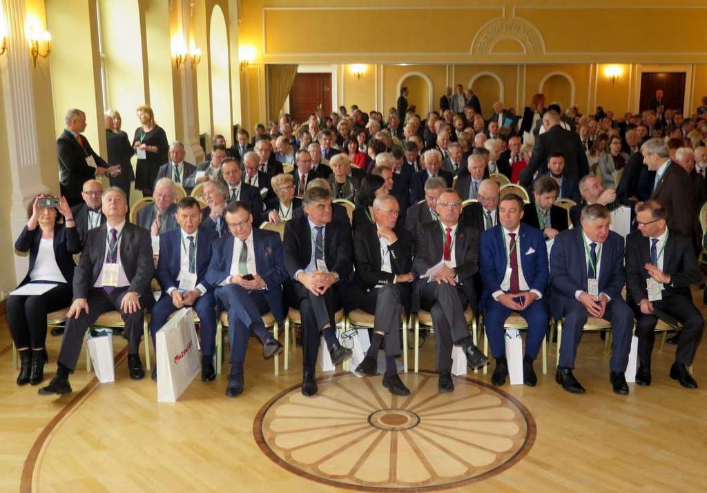 Działania o charakterze integrującym w środowisku zawodowym przyczyniają się do pogłębiania znajomości, dają kontakty
