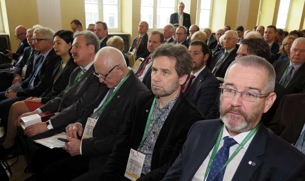 Stowarzyszenia Geodetów Polskich oraz geodezji zostały wyróżnione odznaczeniami państwowymi, resortowymi i stowarzyszeniowymi.