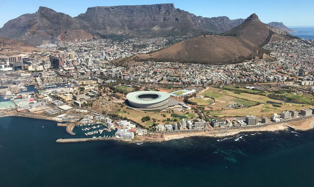 Kapsztad nazywany jest Klejnotem Afryki i Matką miast, jest znacznie ciekawszy od większości afrykańskich metropolii. Cape Town to wspaniałe miasto.