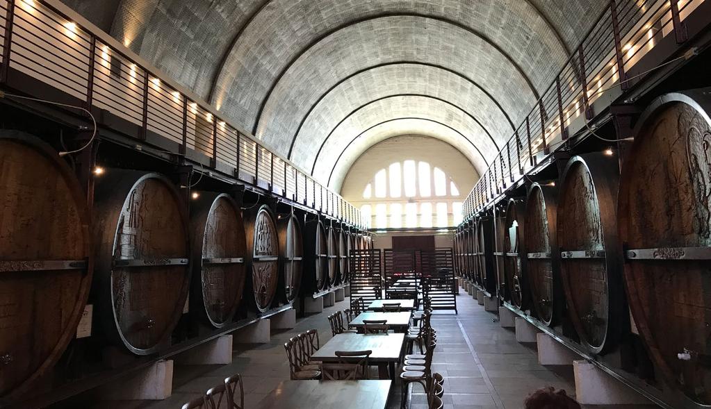 DZIEN 2 KAPSZTAD - FRANSHOEK LĄDOWANIE W KAPSZTADZIE DESTYLARNIA BRANDY KWV I WINNICE Lądujemy w Kapsztadzie, stolicy Western