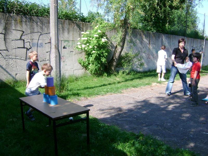 się część sportowa. Każdy uczestnik mógł wziąć udział w teście sprawności oraz w "podchodach".