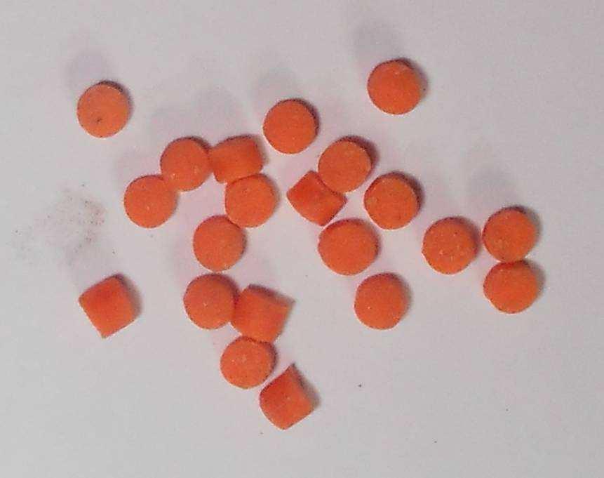 22 Środek ślimakobójczy Slug lentils Lentilles antilimaces Prędkość obrotowa Ustawienie zasuwy (szerokość robocza) 3 5 8 10 350 (~ 5m) 0,79 2,07 3,85 4,22 1600 (~ 10m) 1,52 3,23 5,53