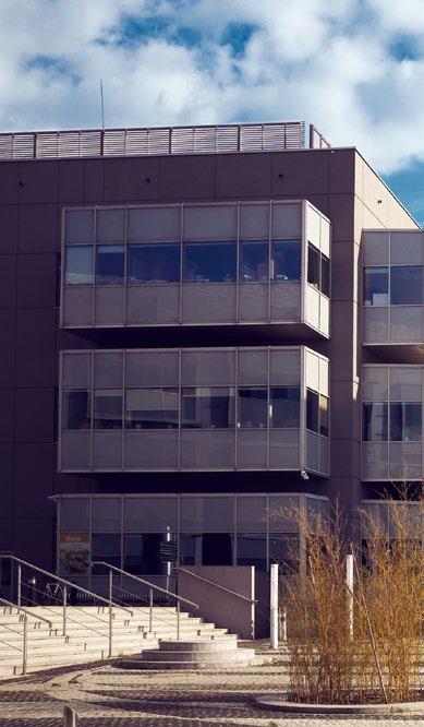 Mamy potencjał W Krakowie znajdują się: siedziba y Polskiej Akademii Umiejętności Kraków Airport Balice oddział y Polskiej Akademii Nauk z 21 instytutami i pracowniami y siedziba Narodowego Centrum