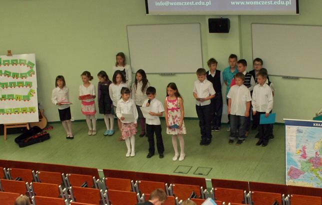 Anna Dąbrowska, Izabela Bajor Jolanta Janicka, Anna Hiller Publiczna Biblioteka Pedagogiczna RODN WOM w Częstochowie KONIEC BAŚNIOWEJ PODRÓŻY maja 2012 roku w Regionalnym Ośrodku Doskonalenia