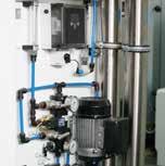 System odwróconej osmozy (Reverse Osmosis System) Zawiera przemysłową instalację do demineralizacji wody i zbiornik.