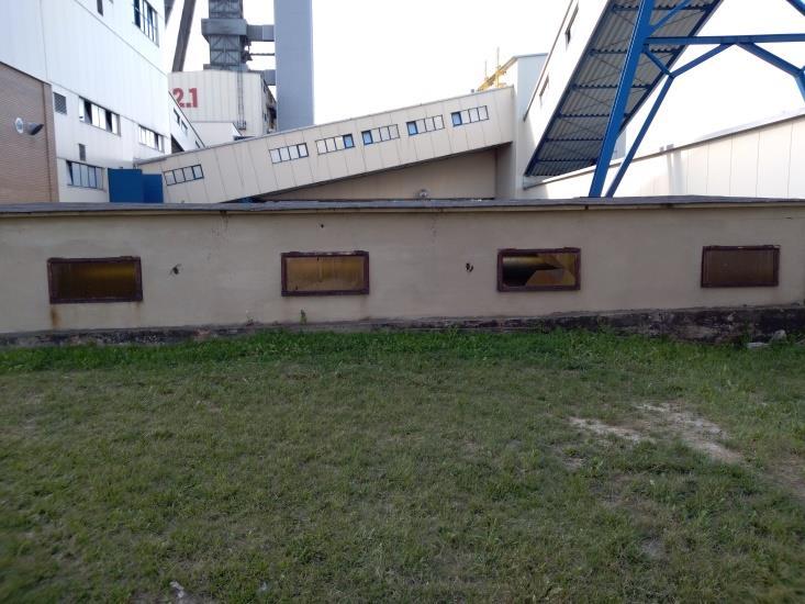 Wymiana istniejących okien (8 sztuk) o wymiarach 1,17x60 cm na okna gospodarcze z PCV, konstrukcja ramy trójkomorowa z pojedynczą szybą, z możliwością uchylenia. 4.