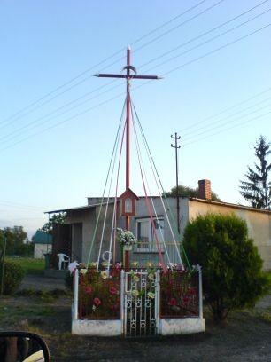 Dziedzictwo religijne i historyczne Miejscowość należy do Parafii Samarzewo i mieszkańcy dojeżdżają tam na msze święte lub do Kaplicy